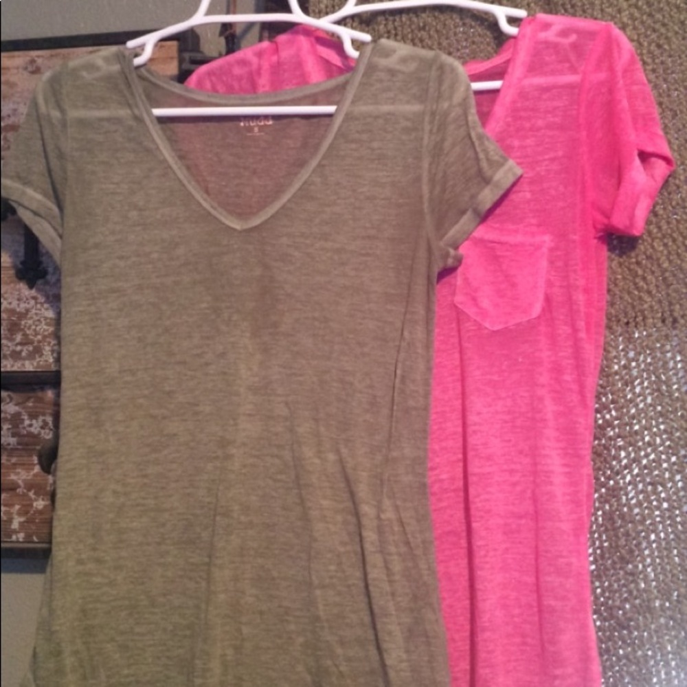 Green & hot pink tee